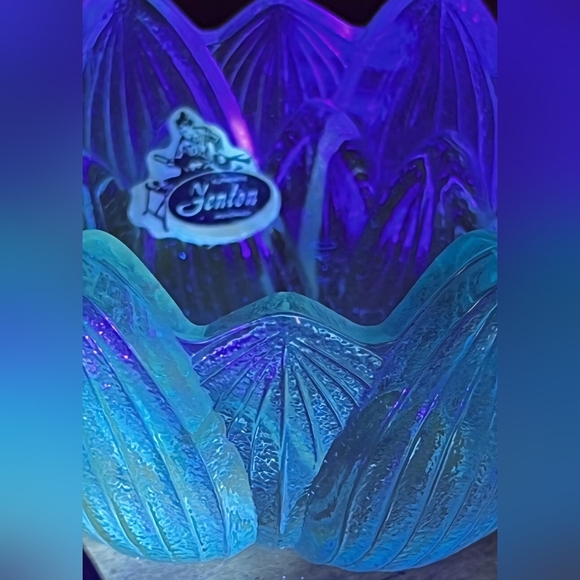 Fenton Iridescent Blue Lotus Glass Bowl Vintage - Picture 2 of 3